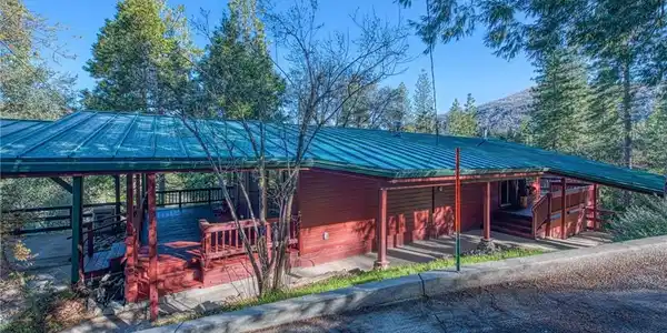 44624 Manzanita Drive