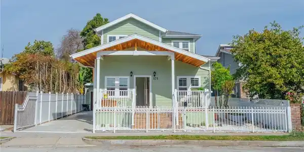 175 E Villa