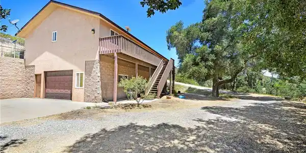 16789 Valley Hi