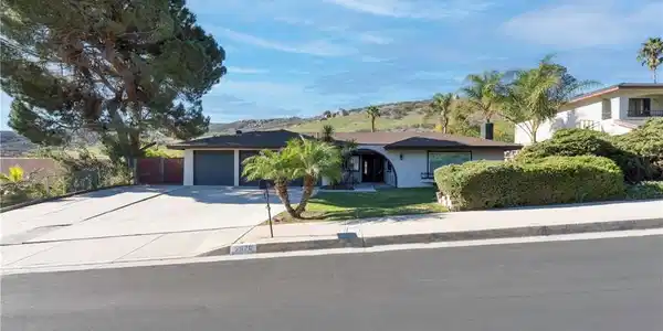 5670 Peacock