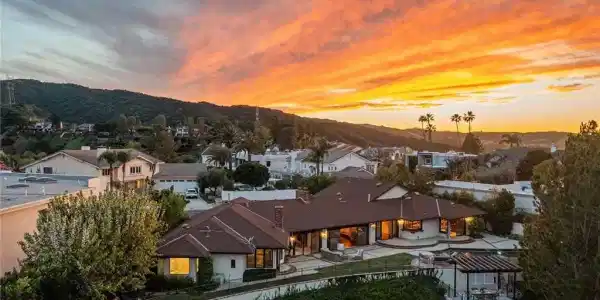 3906 Lake Vista Court