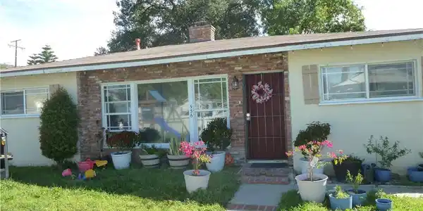 936 N Enid