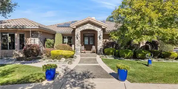 325 Red Oak Way