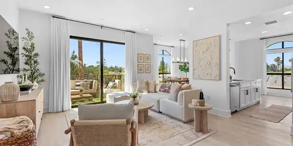 5015 Balboa Boulevard