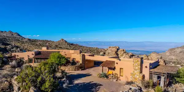 58720 Avenida Los Pinos