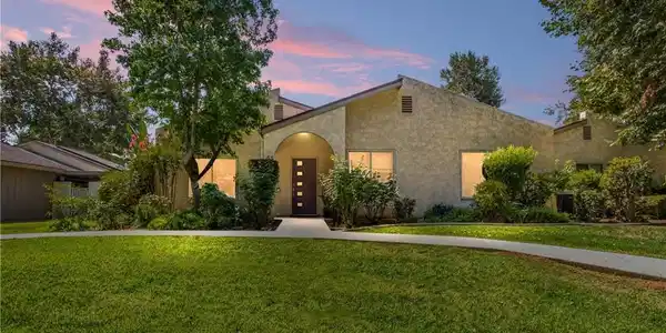 977 Ardmore Circle