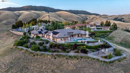 3301 Deer Hollow Dr