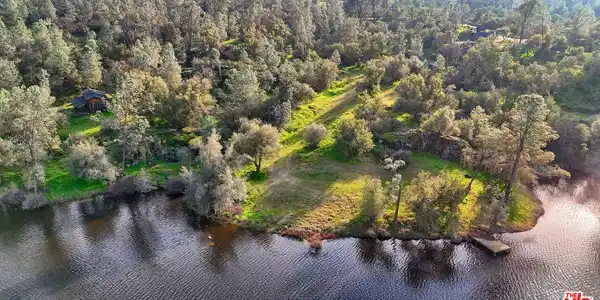 3 Blackhawk Drive