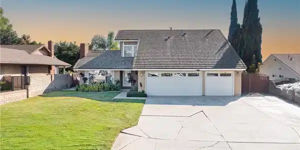 1226 Stratford Lane