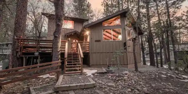 41789 Comstock