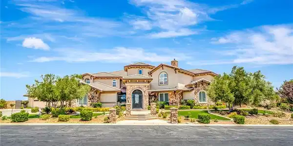 3719 Camino Hermanos