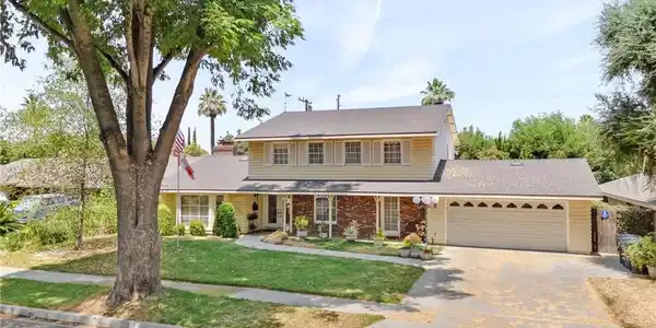 25118 Daisy Avenue