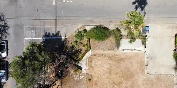 2040 El Molino Avenue