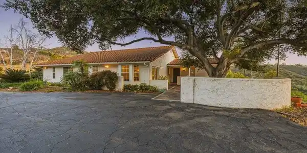 2073 Willow Glen Rd