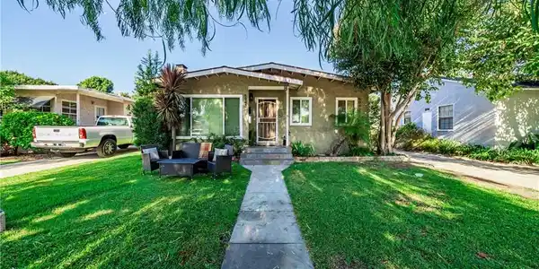 5943 E Adderley