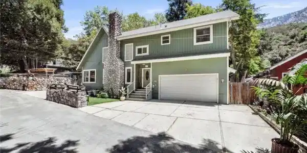 6 Oak Drive