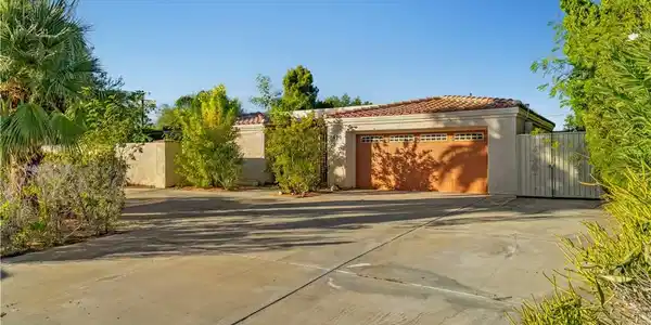 1820 E Racquet Club