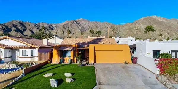 54545 Avenida Obregon