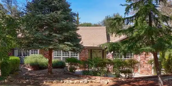 2631 Oak Woods Court
