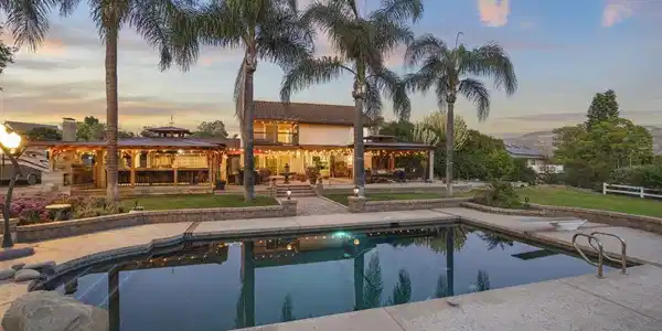 2061 Via Montecito