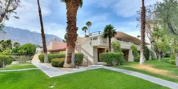 420 N Villa Court