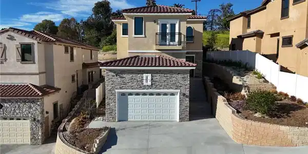 677 Castlehill Drive