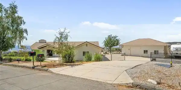 13288 Oak Crest Drive