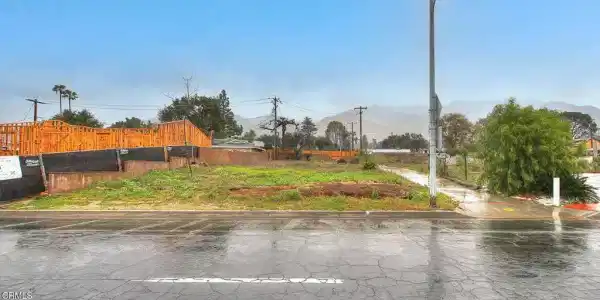 283 E Mariposa Street