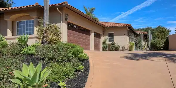 2 Paseo Ladera