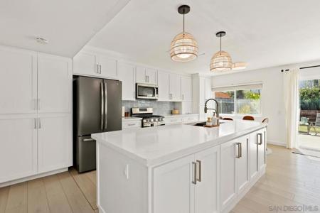 568 Carrie Cir