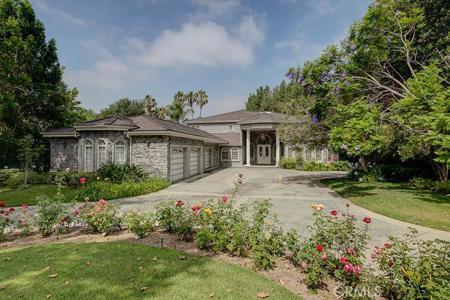 1601 Highland Oaks Drive