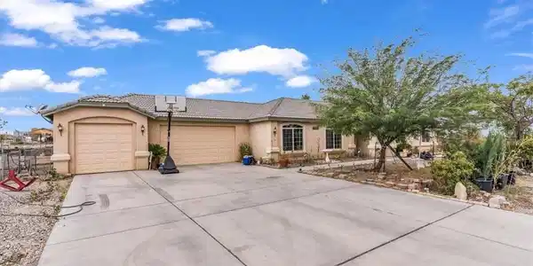 12008 Sierra Vista
