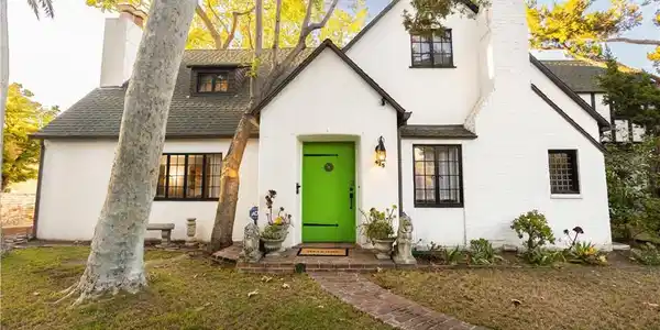 425 W 10th Street