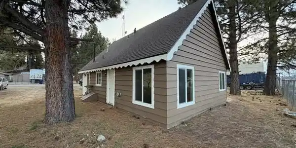 345 W Fairway