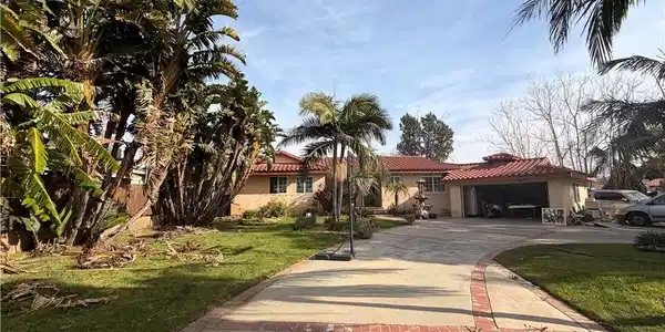 13342 Glenoaks Boulevard