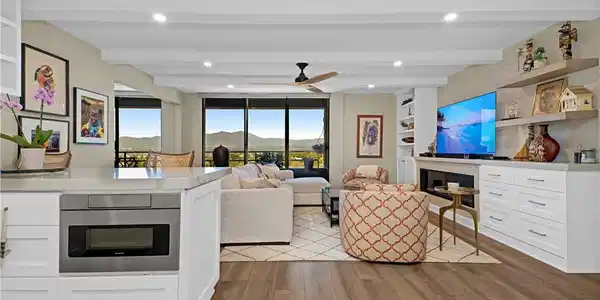 24055 Paseo Del Lago