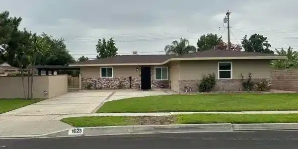 1623 S Lang