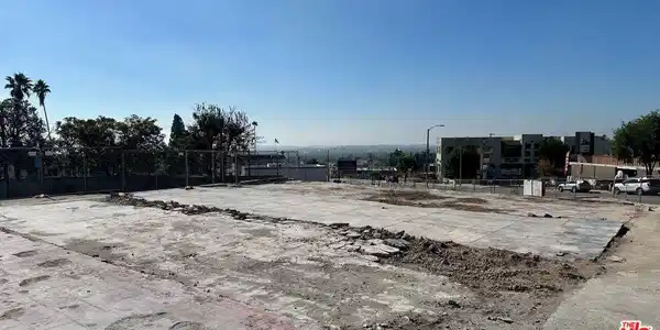 912 E Altadena Drive