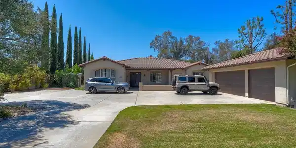 3737 35 Cedar Vale Way