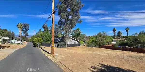 23811 Newport Dr