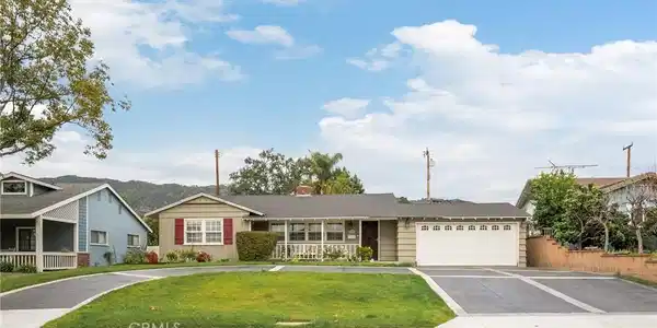 841 E Meda