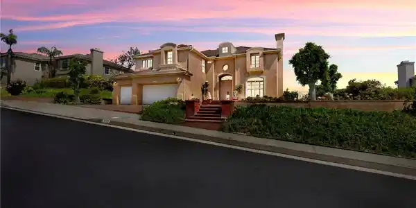 5936 Vista De La Luz