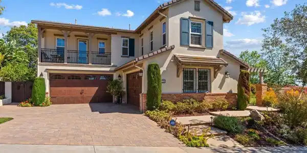 3228 Sitio Montecillo