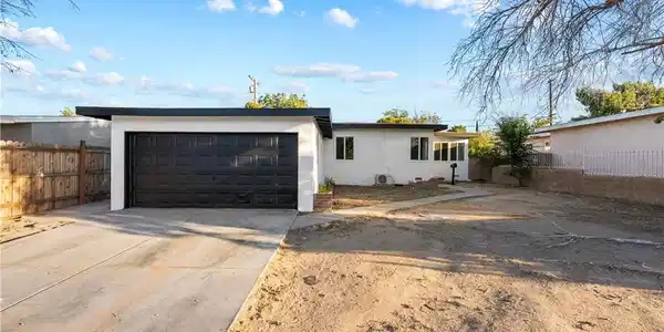 1814 E Avenue Q11