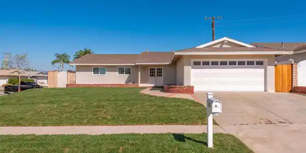 952 Moffatt Circle