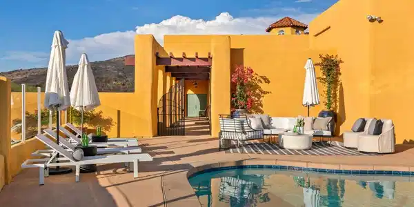 3696 Alta Loma Dr