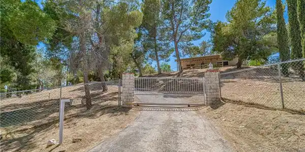 33511 Agua Dulce Canyon Road
