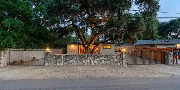 690 Riverside Road