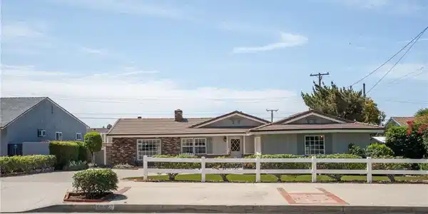 1002 E Leadora