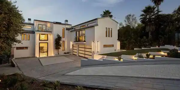 16838 Oak View Drive